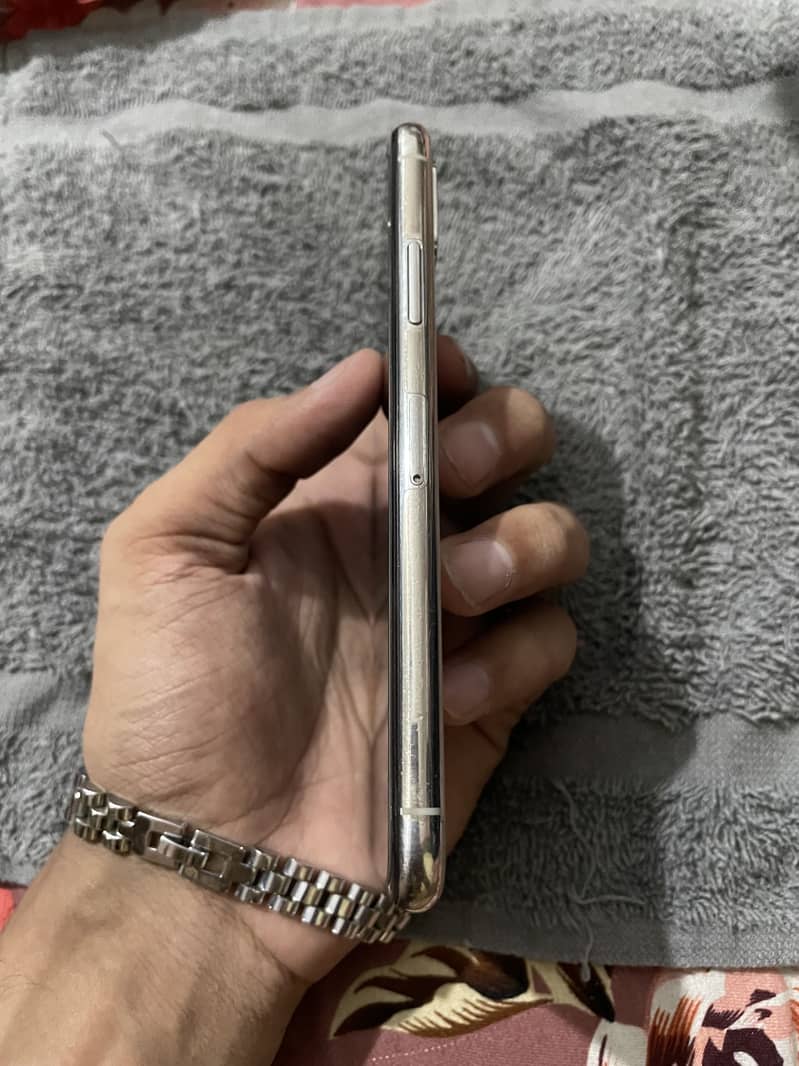 Apple iPhone X 3