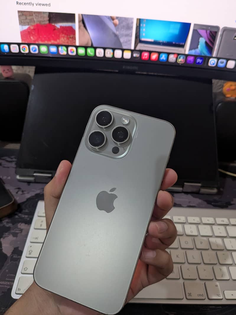 Apple iPhone 15 Pro Max 0