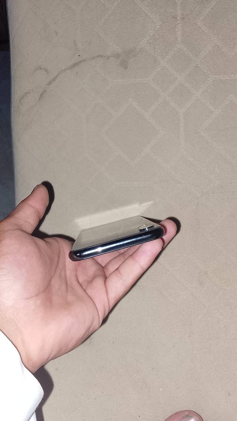 Apple iPhone X 3