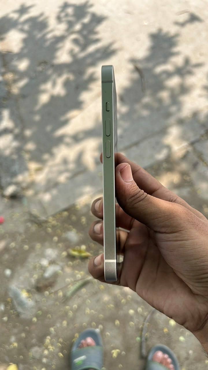 Apple iPhone 14 3