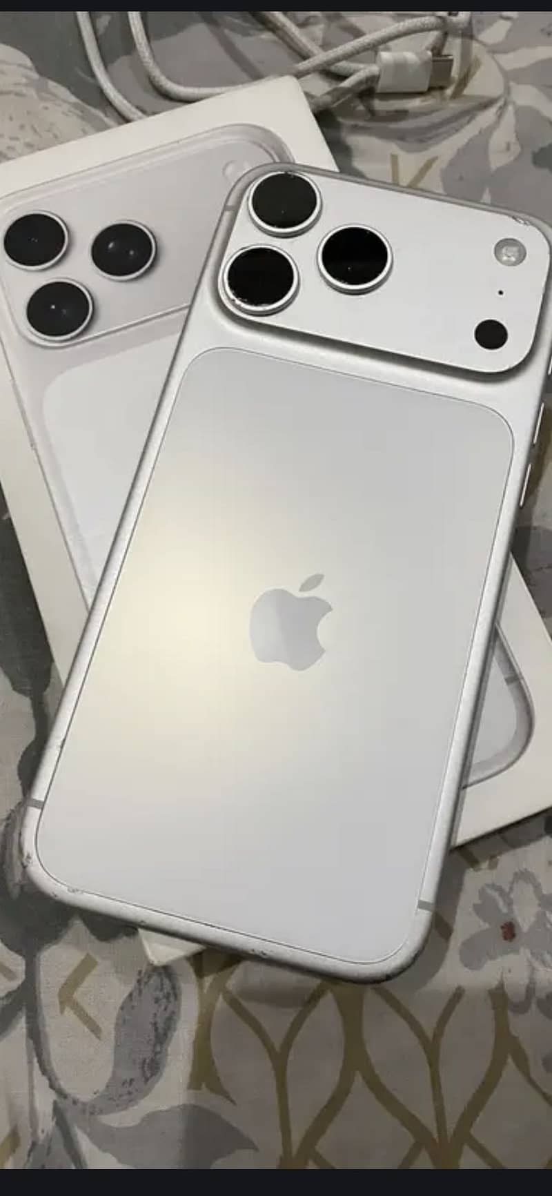 Apple iPhone 17 Pro Max 1