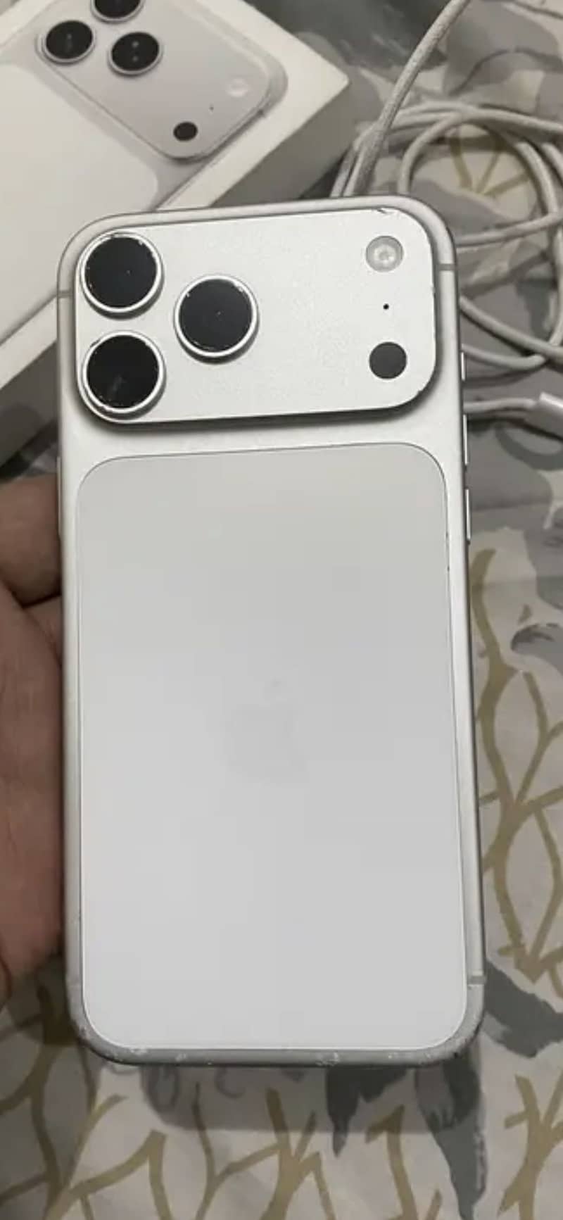 Apple iPhone 17 Pro Max 3