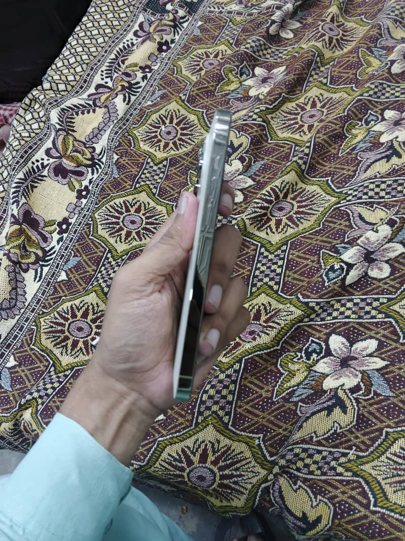 Apple iPhone 14 Pro Max 2