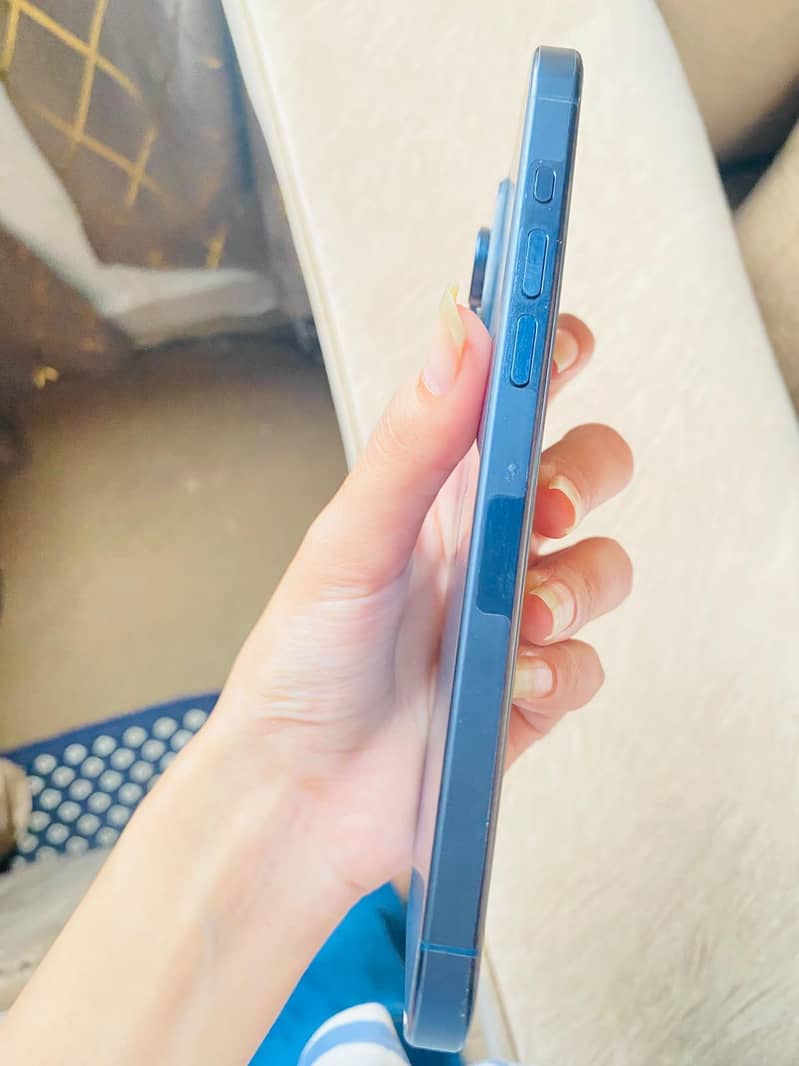Apple iPhone 15 Pro Max 2