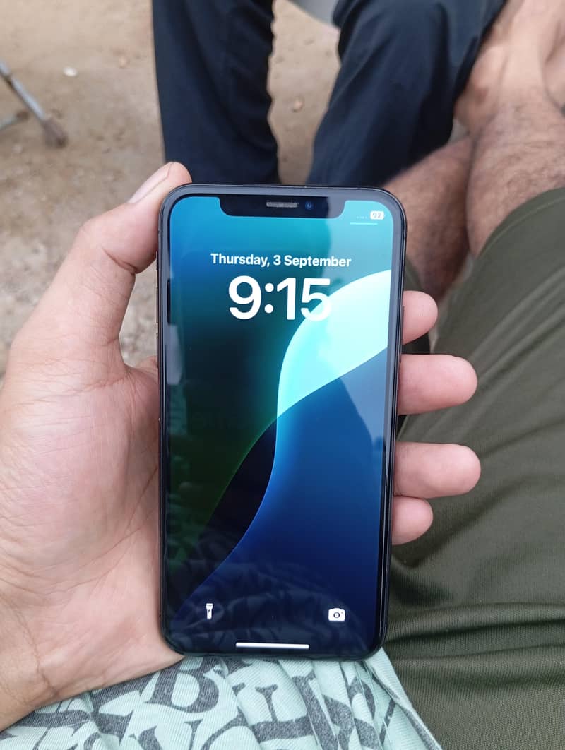 Apple iPhone XS 1