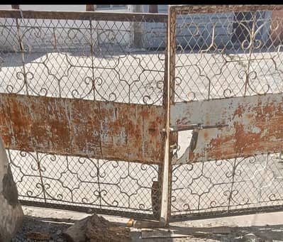 Main gate Size 8ft wdth 4ft Length solid metal