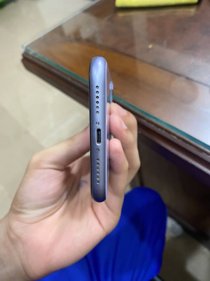 iPhone 11 9