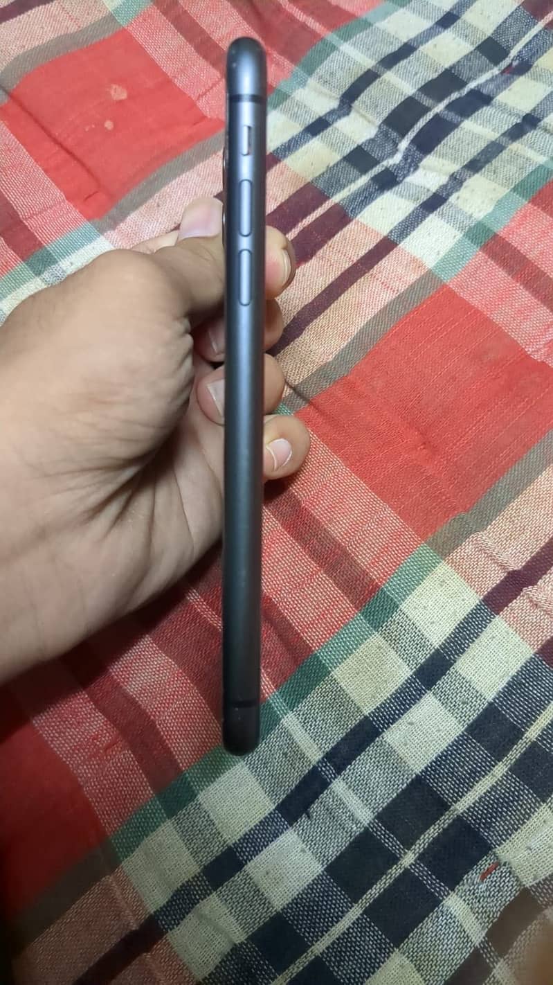 Apple iPhone 11 3