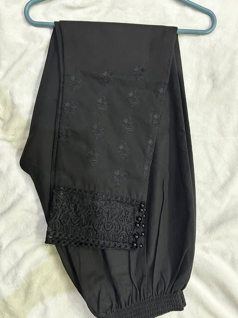 Timeless Black Elegance 0