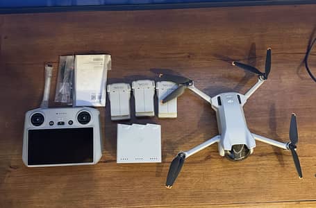 DJI Mini 3 Fly More Combo | 10/10 Mint Condition | Complete Accessorie
