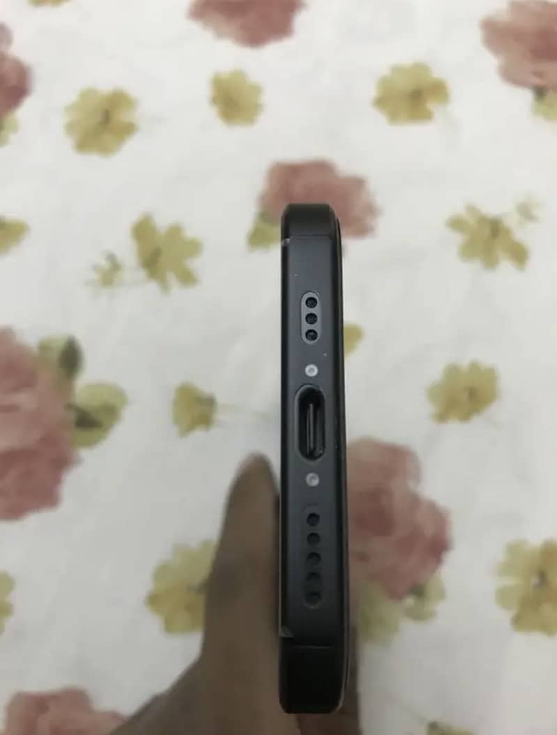 Apple iPhone 15 4