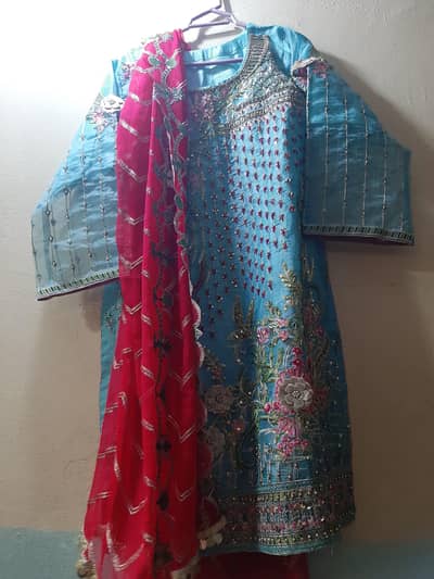 ہماری ہول سیل کی دکان ہے اقرا گارمنٹ کے نام سے