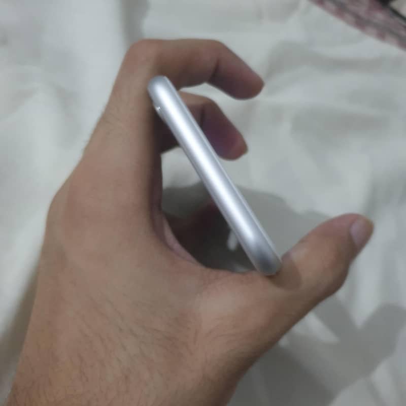 Apple iPhone 8 1