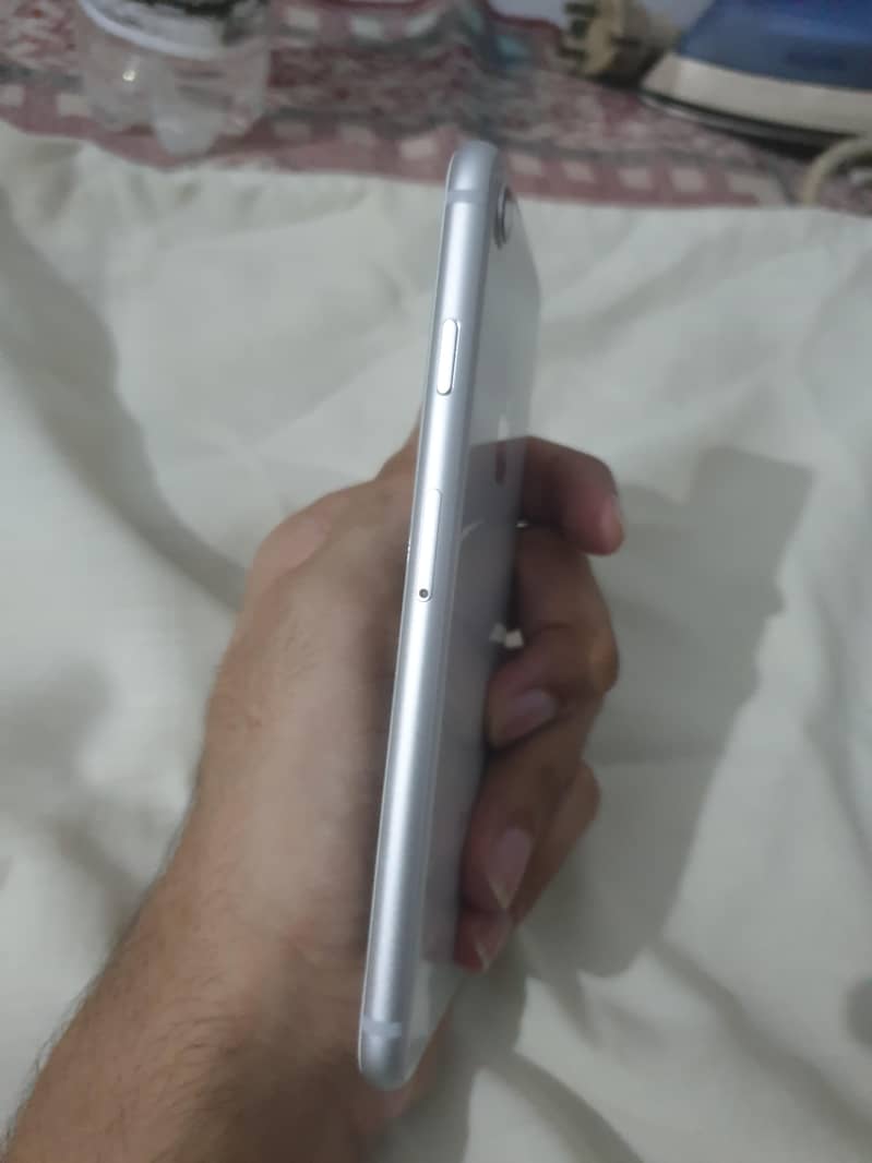 Apple iPhone 8 3
