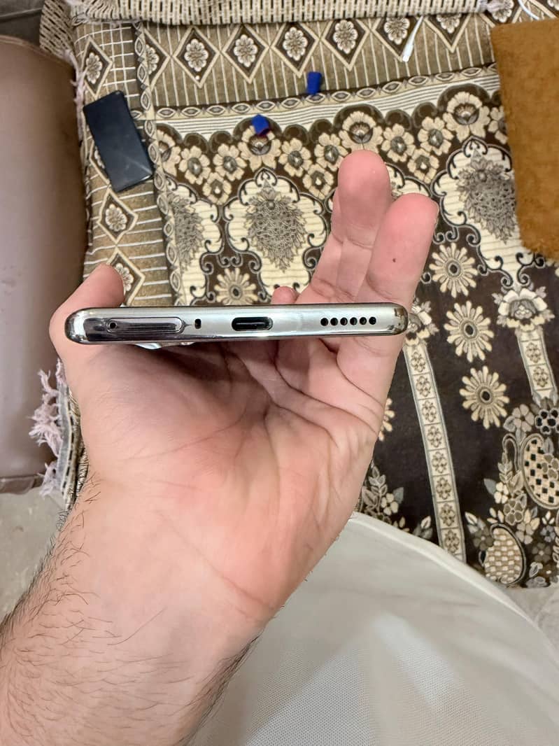 Tecno CAMON 40 Pro 1