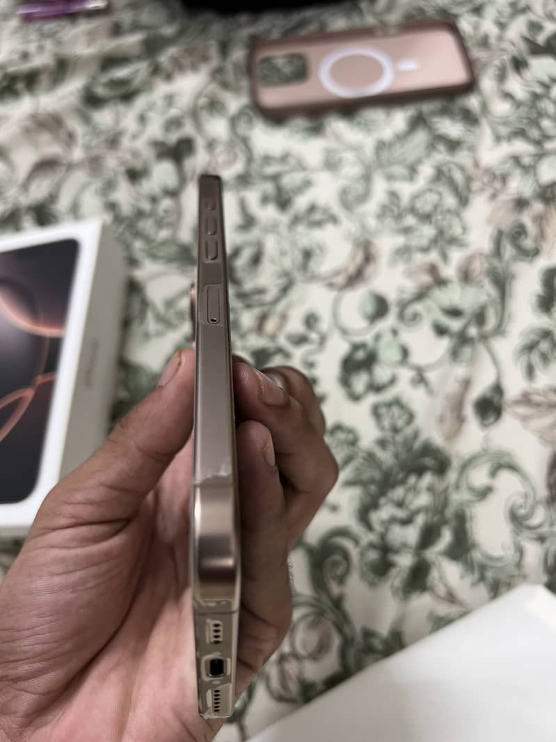 Apple iPhone 16 Pro Max 3