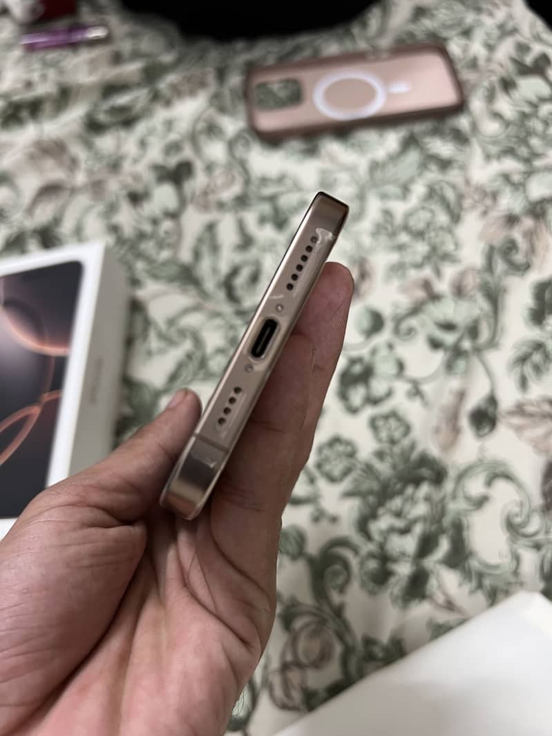 Apple iPhone 16 Pro Max 5
