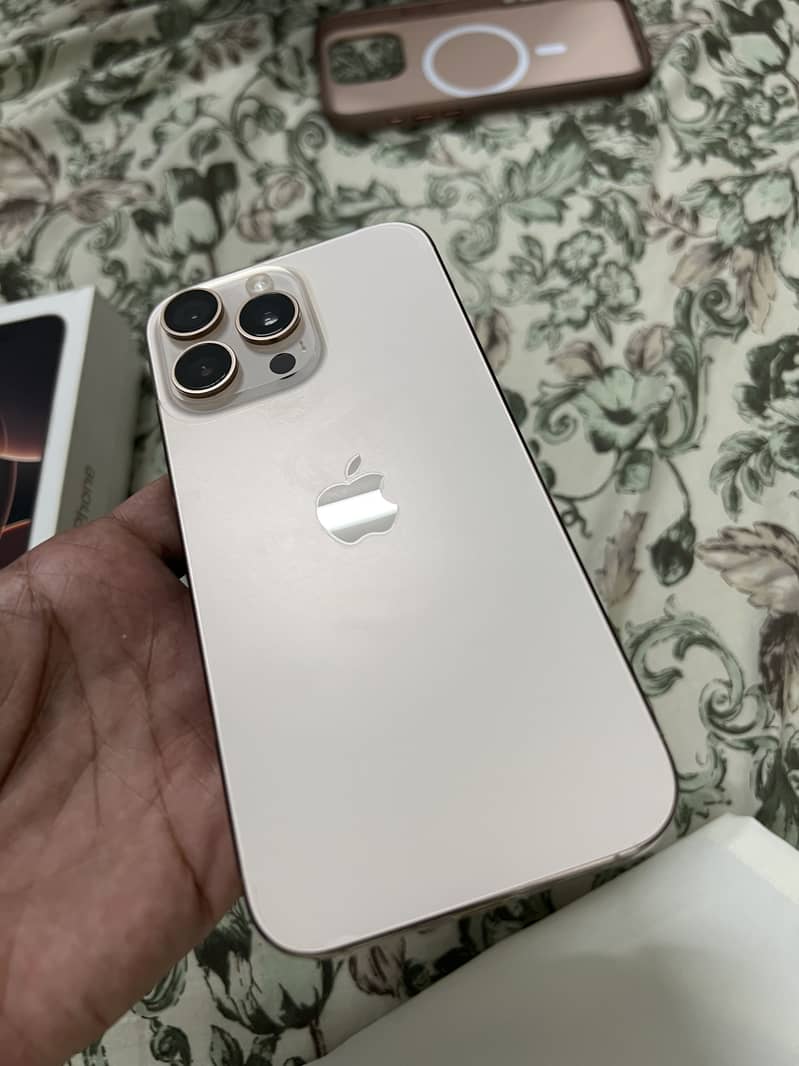 Apple iPhone 16 Pro Max 6