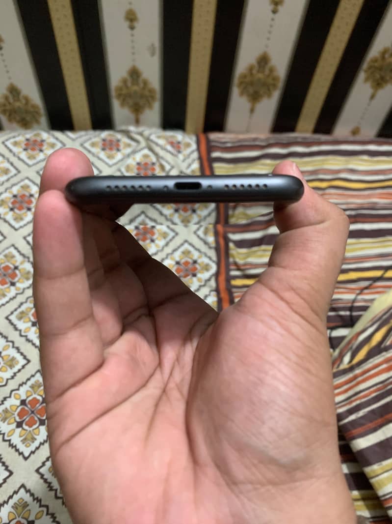 Apple iPhone 11 3