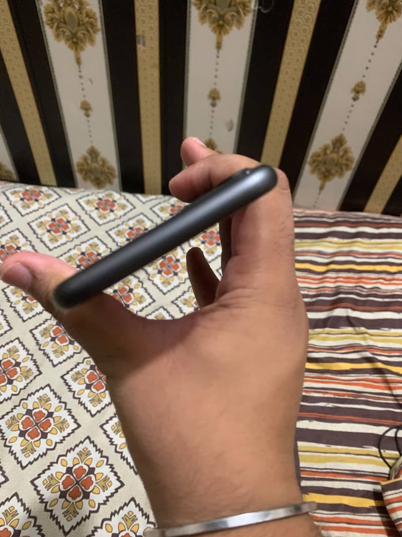 Apple iPhone 11 7