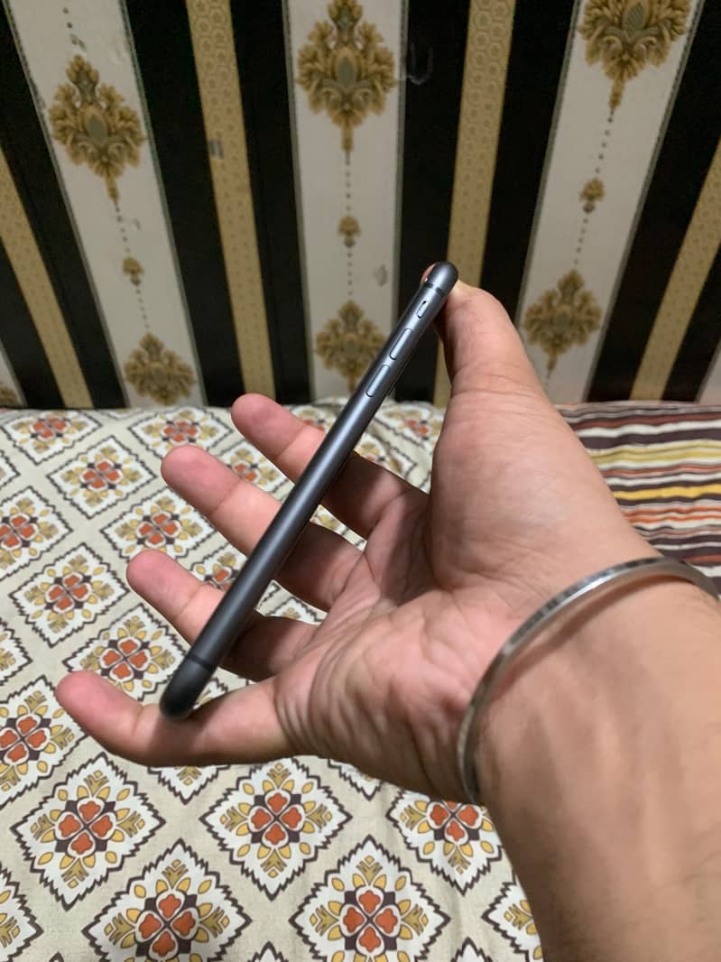Apple iPhone 11 8