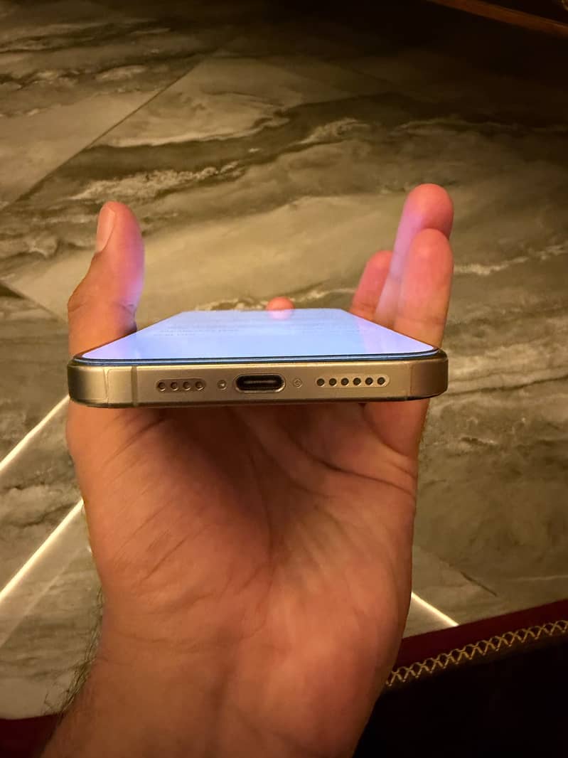 Apple iPhone 15 Pro Max 0