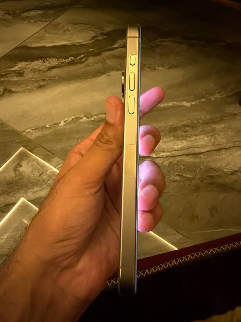Apple iPhone 15 Pro Max 1