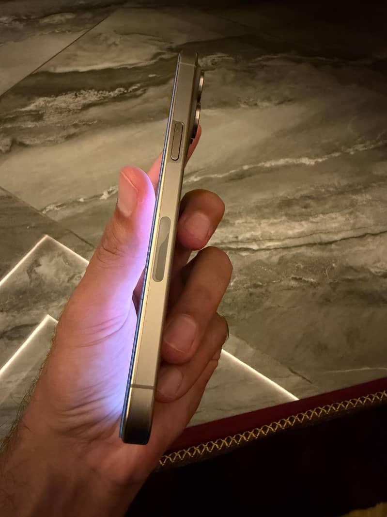 Apple iPhone 15 Pro Max 2