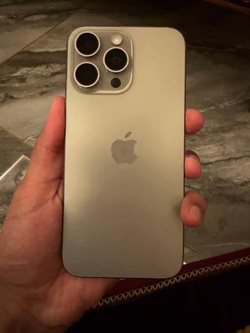 Apple iPhone 15 Pro Max 4