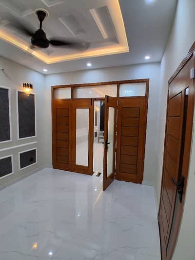 Luxurious Beautiful 8 Marla House For Sale