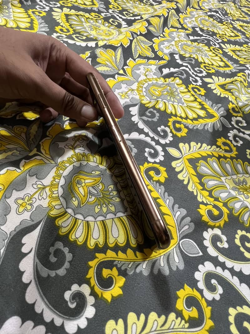 Iphone 11 pro max 4