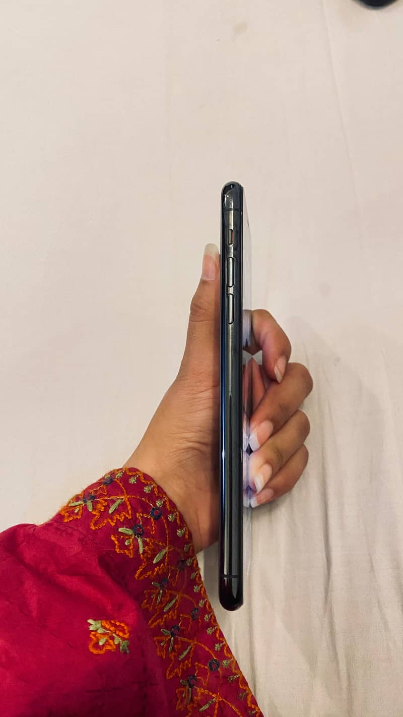 Apple iPhone 11 Pro Max 2