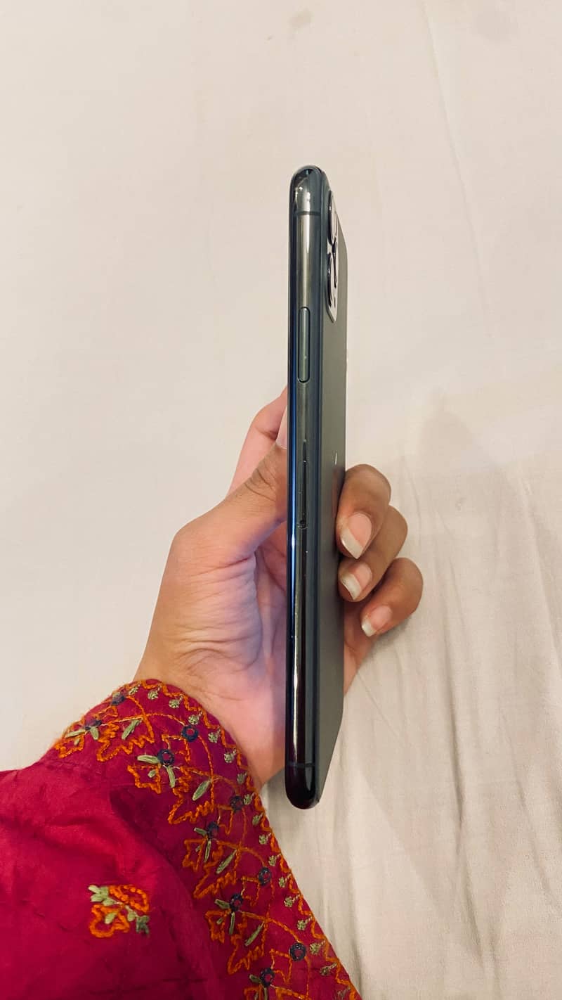 Apple iPhone 11 Pro Max 3