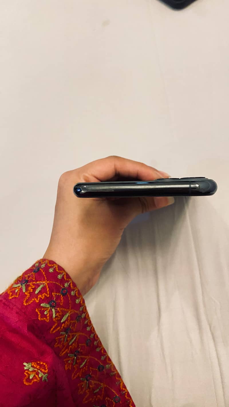 Apple iPhone 11 Pro Max 4