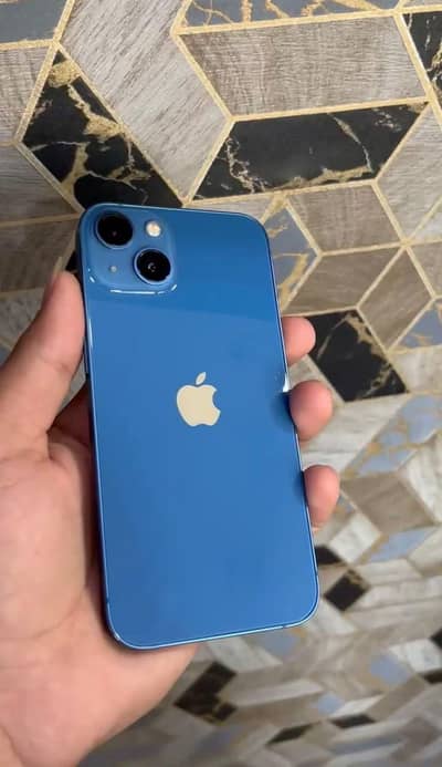 Apple iPhone 13