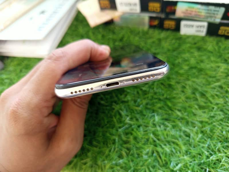 Apple iPhone X 3