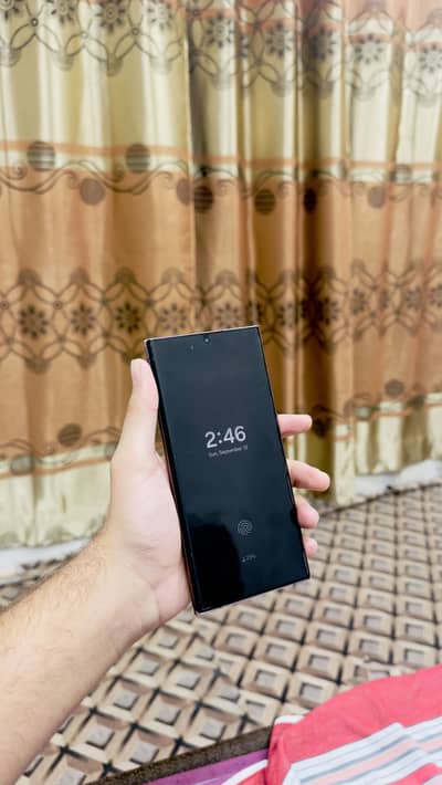 Samsung Mobile S22 Ultra with Bob