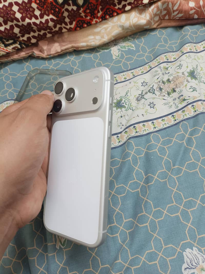 Apple iPhone 17 Pro Max 2
