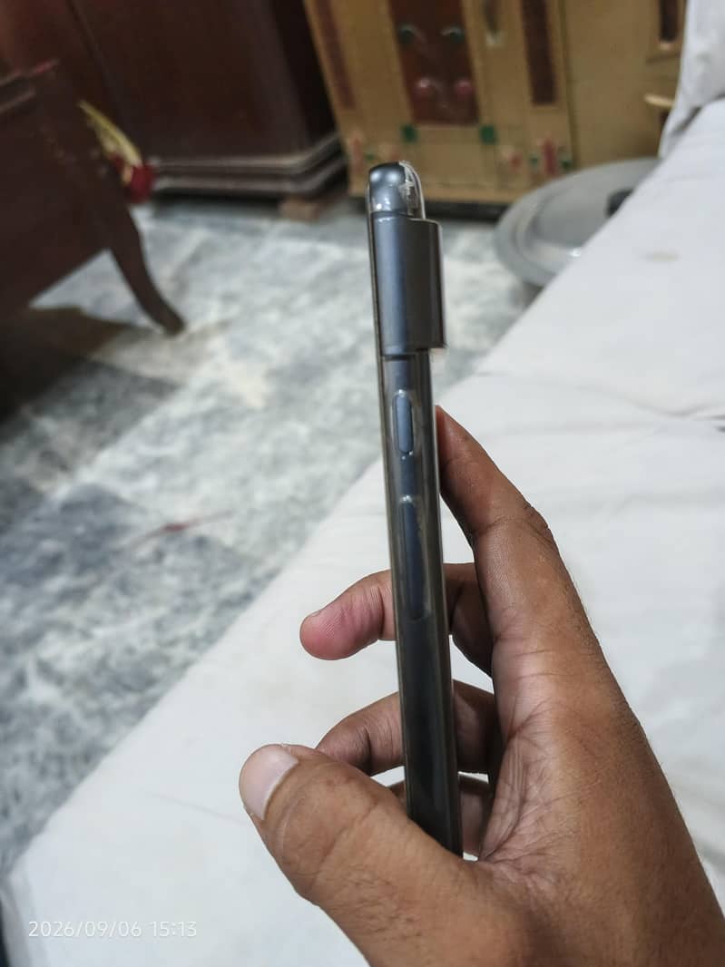 Google Pixel 8 4
