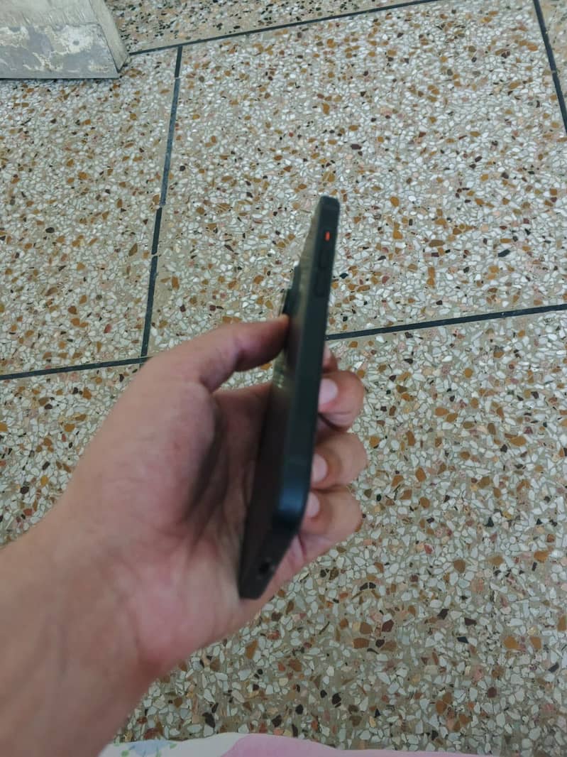 Apple iPhone 15 4