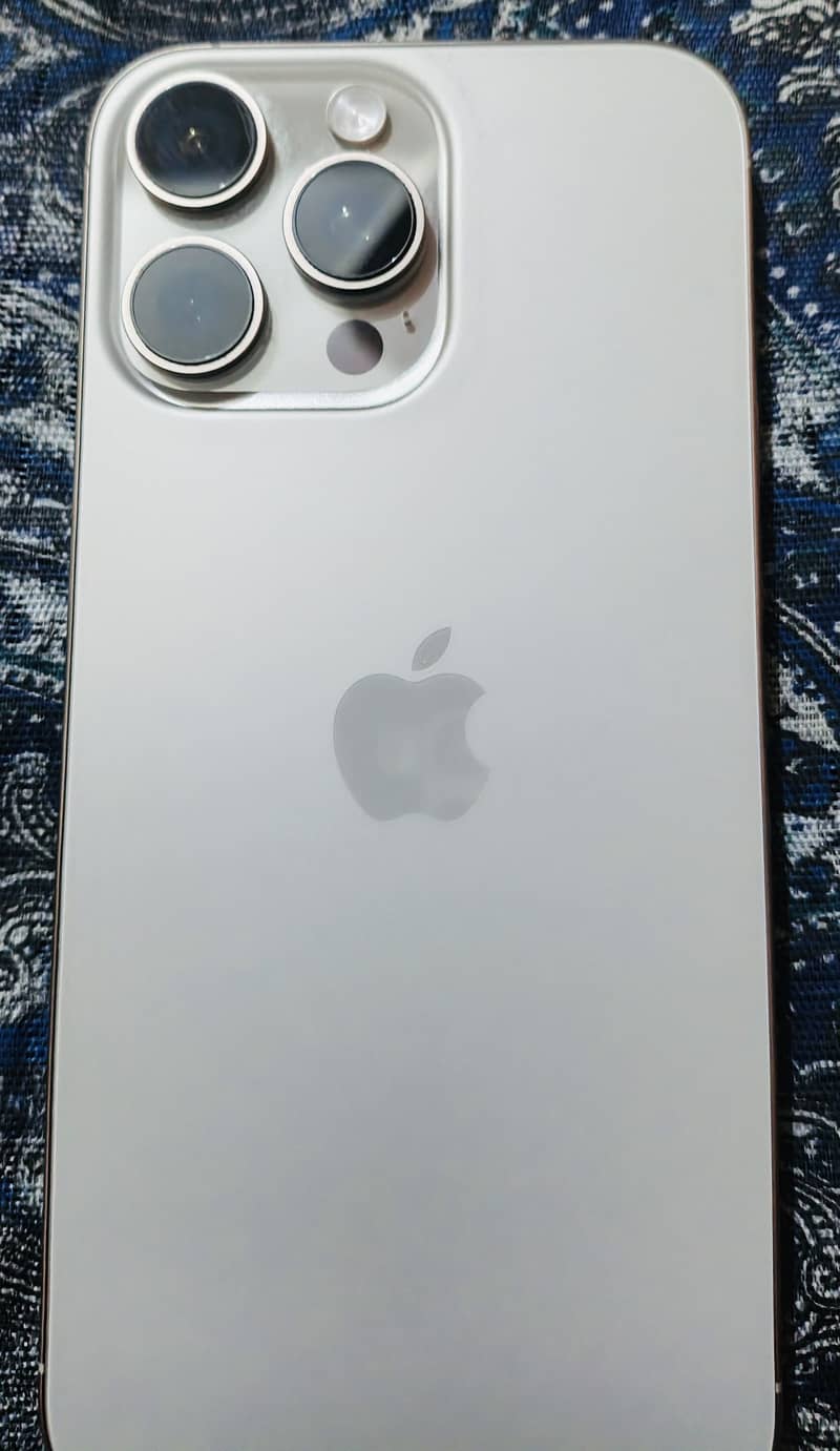 Apple iPhone 16 Pro Max 2