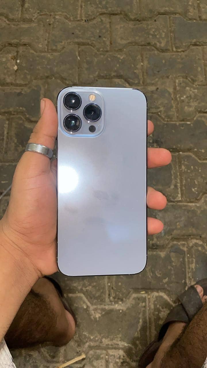 Apple iPhone 13 Pro Max 1