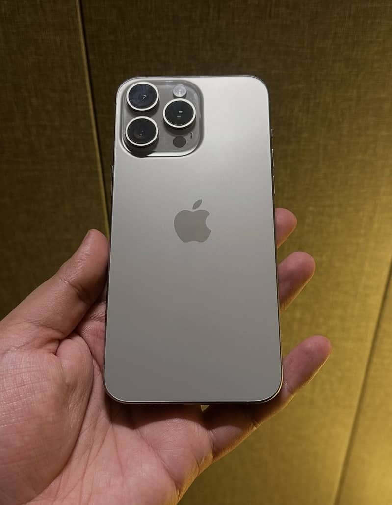 iPhone 15 Pro Max 2