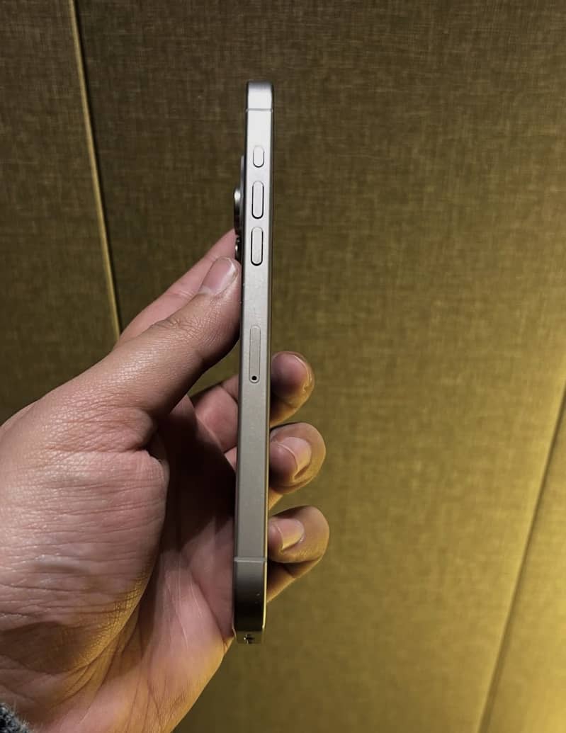 iPhone 15 Pro Max 5
