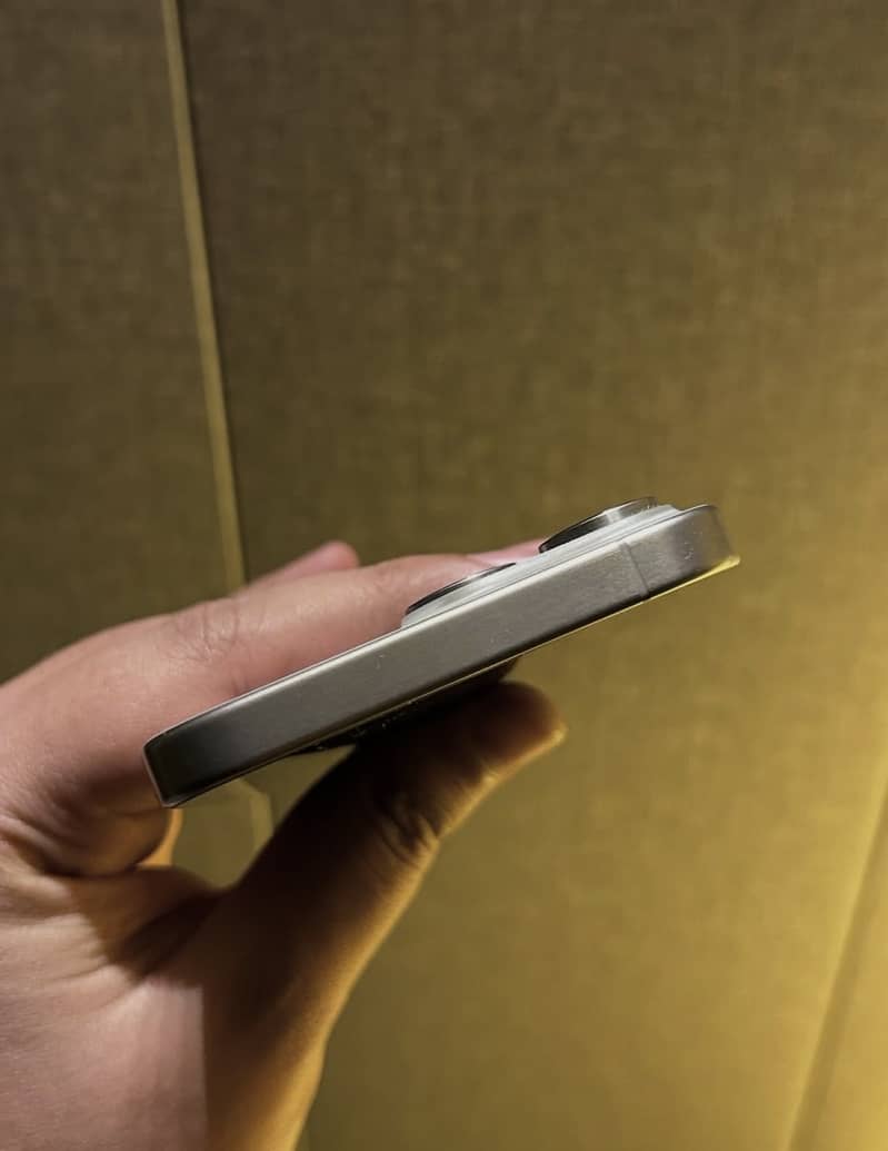 iPhone 15 Pro Max 6