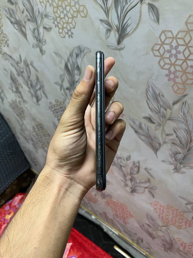 Apple iPhone X 3