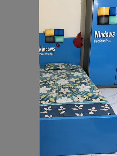 8/10 conditions Bed set and a wardrobe