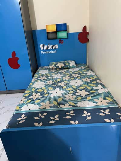 8/10 conditions Bed set and a wardrobe