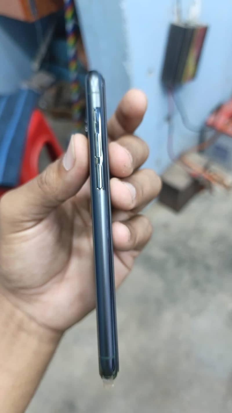 Apple iPhone 11 Pro 2
