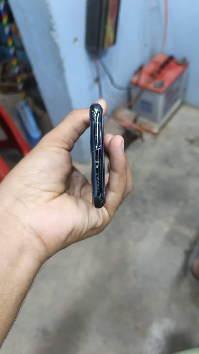 Apple iPhone 11 Pro 3